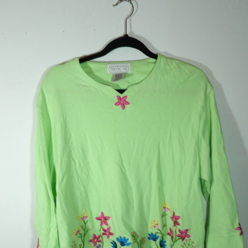 Mandal Bay Green Shirt with Embroidered Flowers Size Large - Picture 1 of 3